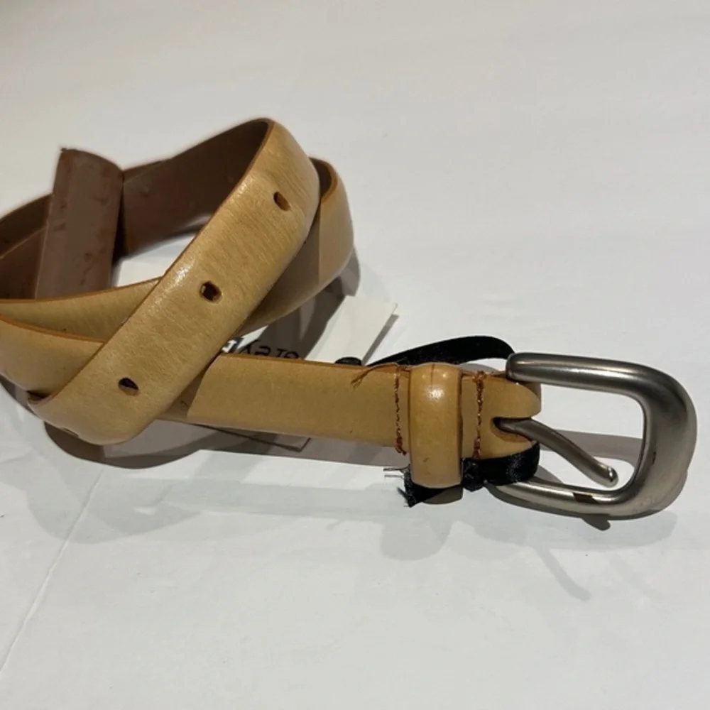 Liz Claiborne Tan Leather Skinny Belt with Silvertone buckle 25-29”